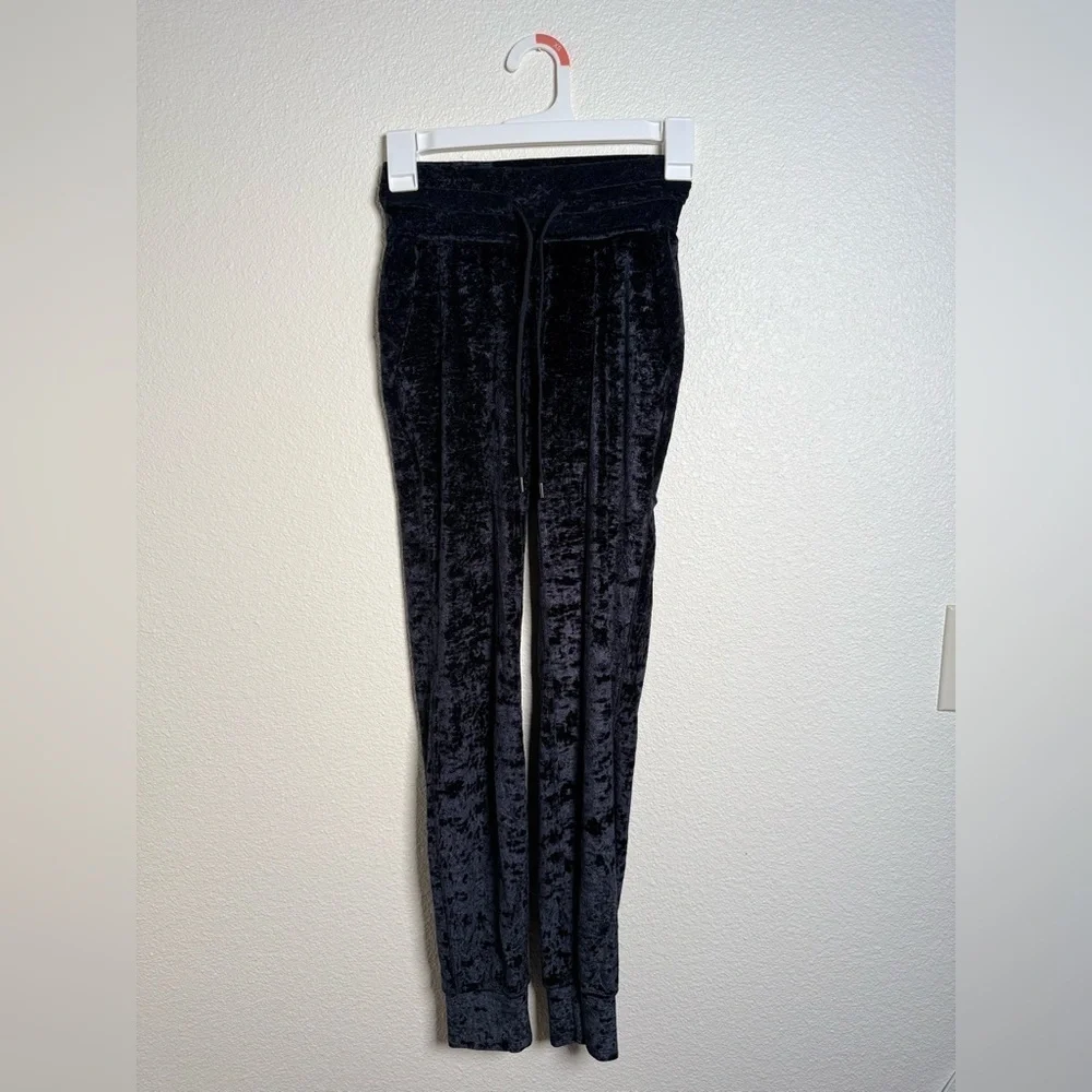 Lululemon Dark Blue Ready To Crush Velvet Joggers Women’s Size 0 NWOT